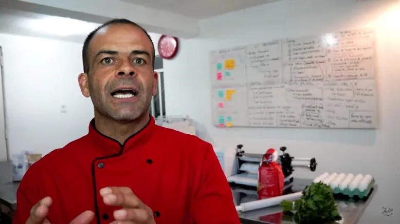 André Gonçalves apresentando o curso de fabricação de massas secas